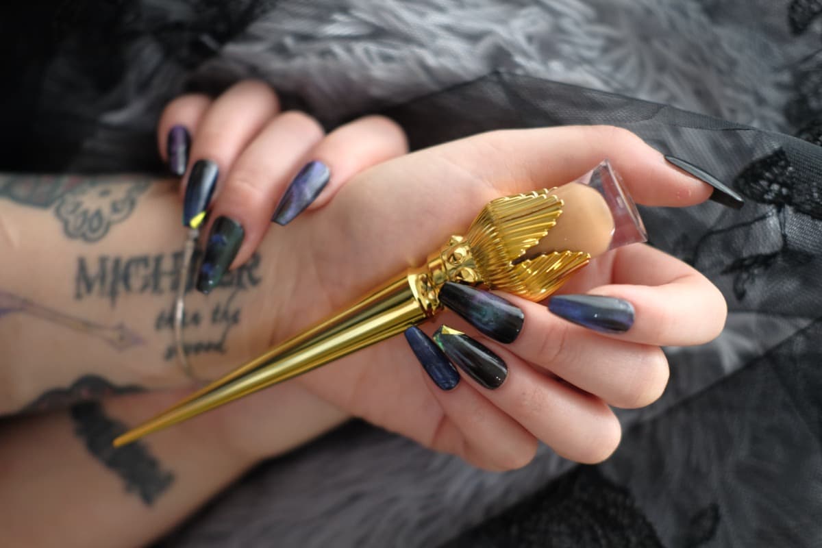 Press-on nails — detail